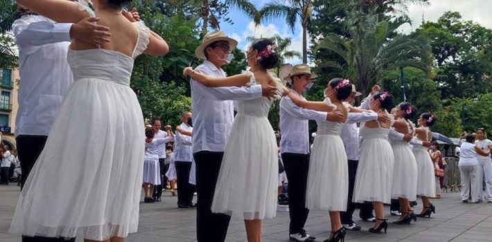 Clausuran evento Danzoneando en Xalapa
