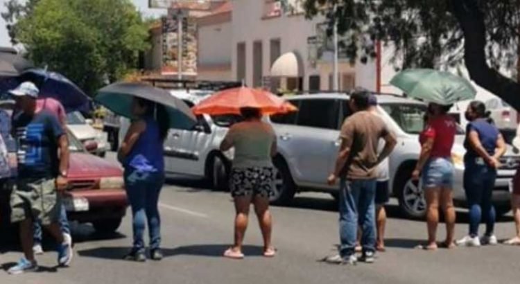 Bloquean avenidas en Monterrey Bloquean avenidas en Monterrey