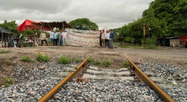 Pobladores de 25 comunidades de Oaxaca y Veracruz exigen pago del Derecho de Vía para Tren Transístmico