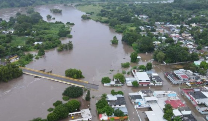 Se presentaron inundaciones en 64 escuelas de Veracruz