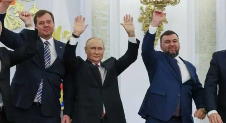 Firma Putin anexión de 4 regiones de Ucrania