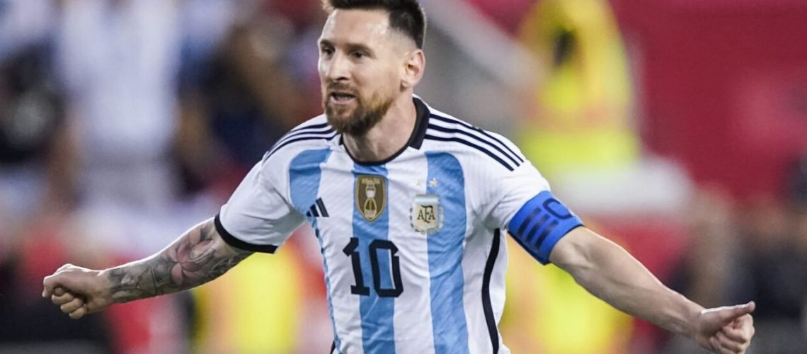 México complica su clasificación al perder contra Argentina