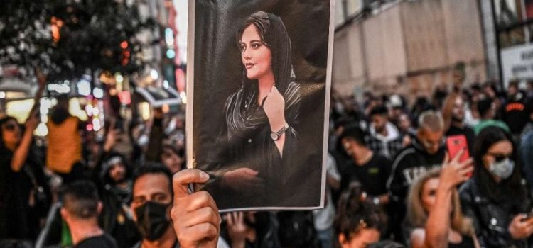 Decide Irán abolir la policía de la moral