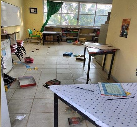 Autoridades ignoran saqueos y vandalismo en escuelas de Xalapa