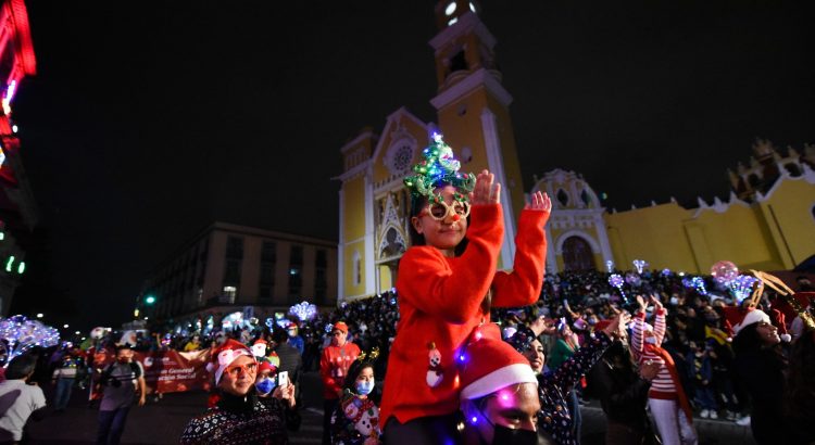 Desfile Navideño 2022 ilumina las calles de Xalapa