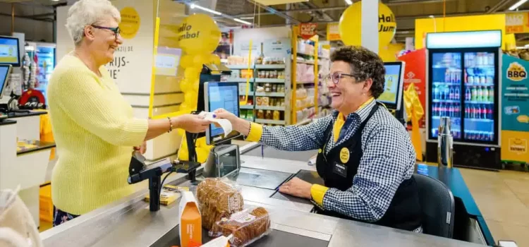 Abre supermercado “cajas lentas”
