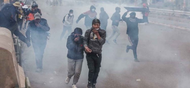Decreta Perú toque de queda