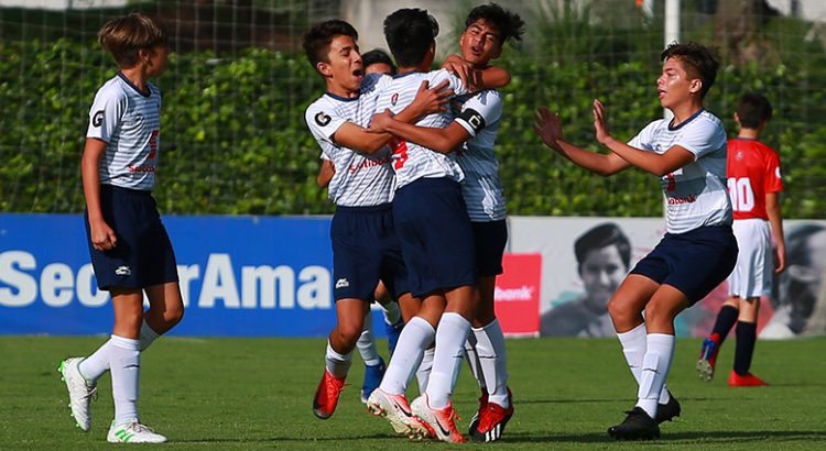 Se enfrentan equipos de Xalapa en la Liga Nacional Juvenil de Futbol