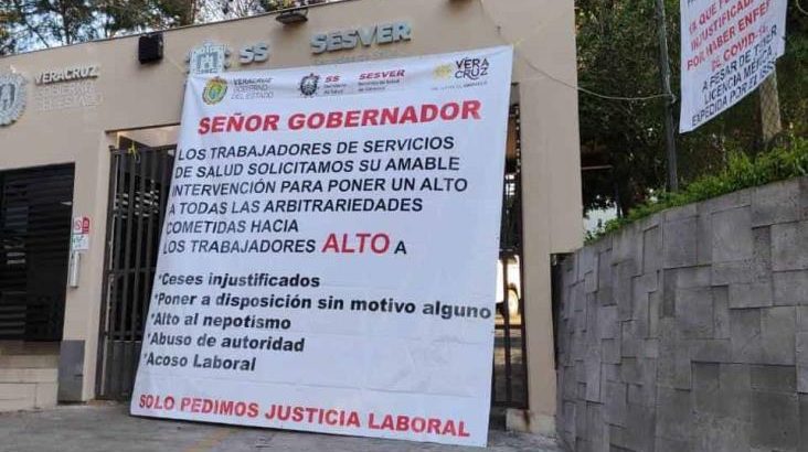 Denuncian despido injustificado de 15 trabajadores de la salud en Veracruz