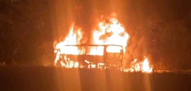 Se incendia autobús de turismo en la carretera Xalapa-Cardel