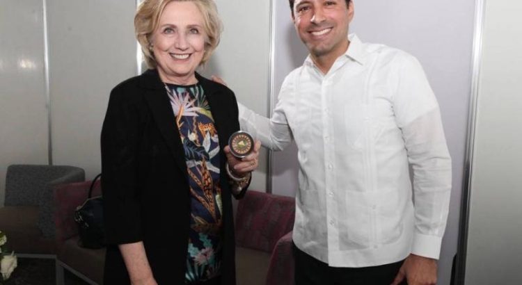 Reconoce Hillary Clinton el trabajo de Mauricio Vila Dosal