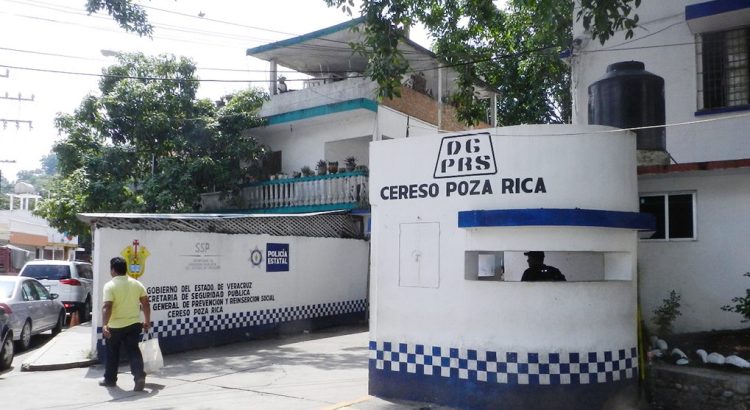 Buscan con esperanza a sus desaparecidos en los Ceresos de Veracruz