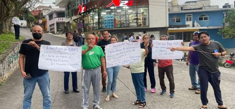 Vecinos de Mirador y Laureles exigen agua en Xalapa