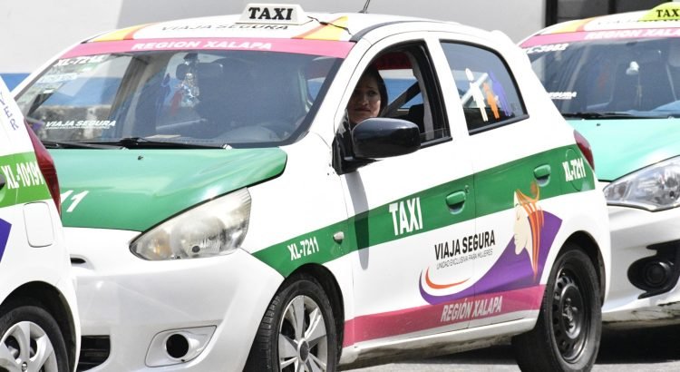 Inauguran programa piloto Taxis exclusivos de mujeres en Xalapa