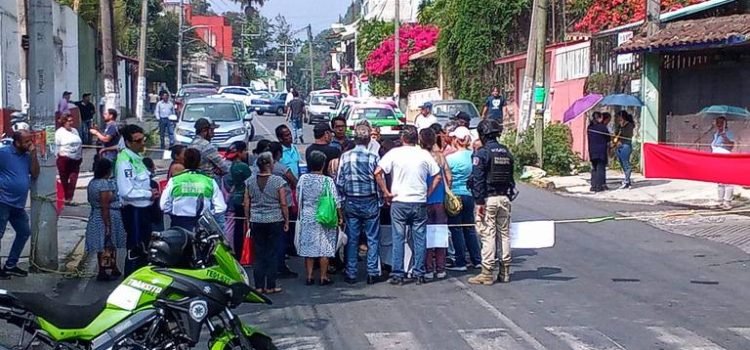 Bloquean calles de Xalapa debido a la falta de agua