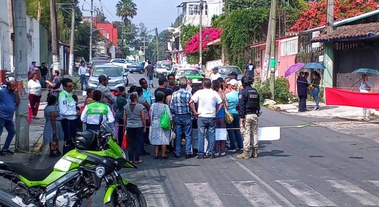 Bloquean calles de Xalapa debido a la falta de agua