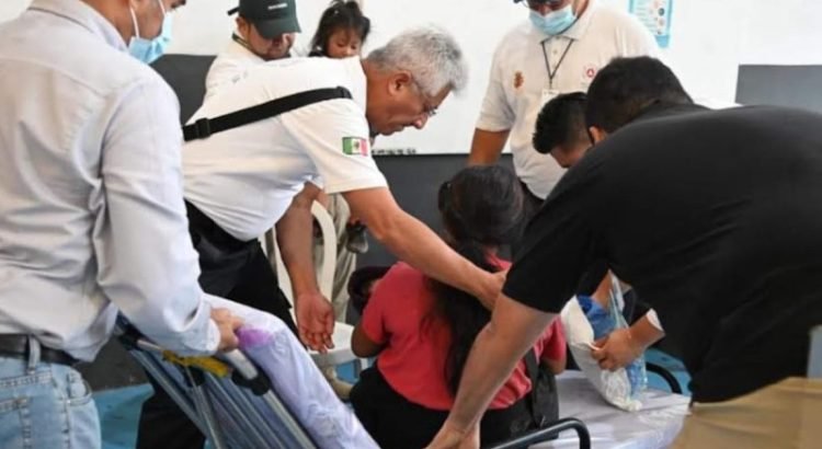 Resguarda INM 141 migrantes en Veracruz; una de las mujeres dio a luz en el autobús