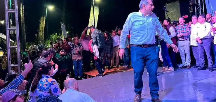Adán Augusto lleva a cabo asamblea informativa en Xalapa