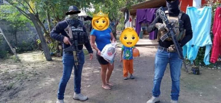 Reparten “narcodespensas” en Veracruz