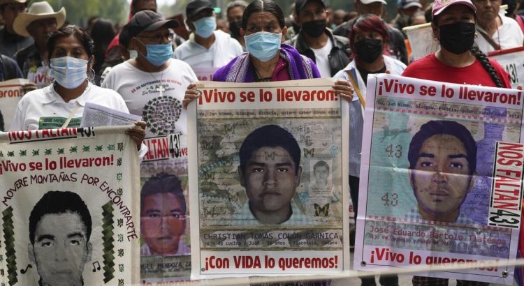 Recuerdan a los 43 desaparecidos de Ayotzinapa