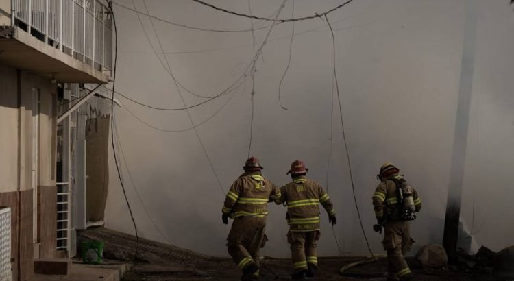 Alarma por incendio cerca de un corralón en Xalapa