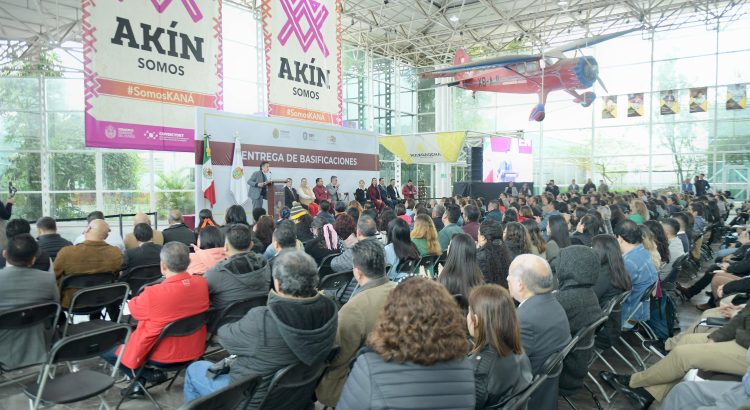 Otorgan bases federales y estatales a personal educativo en Veracruz