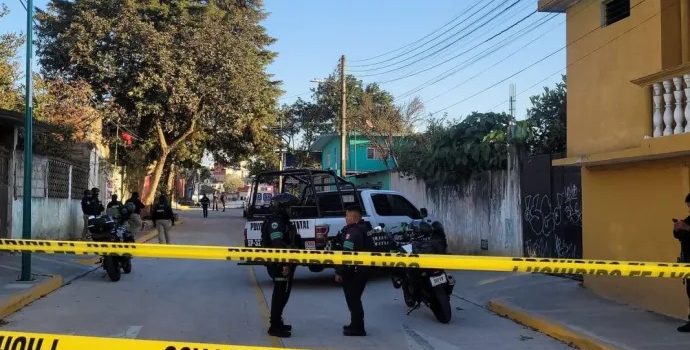 Asesinan a una mujer en Xalapa mientras llevaba a su hijo a la escuela