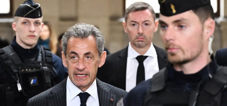 Condenan por corrupción al expresidente francés Nicolas Sarkozy