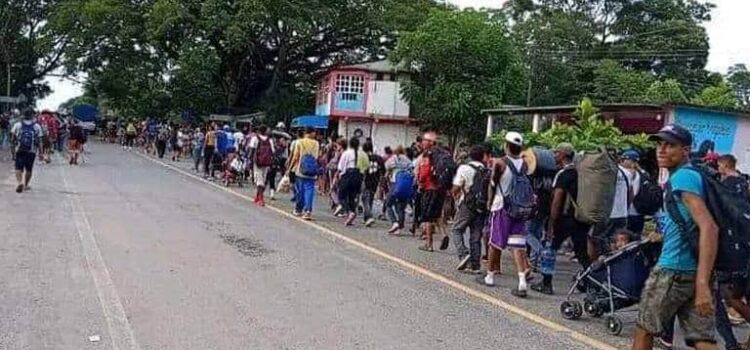 Caravana de más de mil migrantes llega a veracruz a través de Jesús Carranza