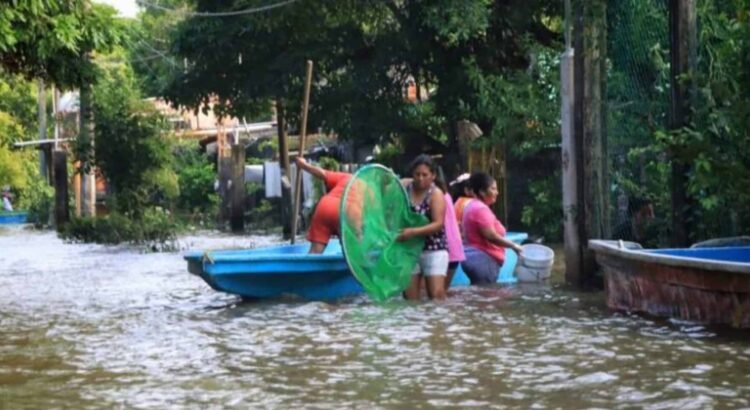 Río Coatzacoalcos inunda 64 comunidades en Minatitlán; más de 3 mil familias afectadas