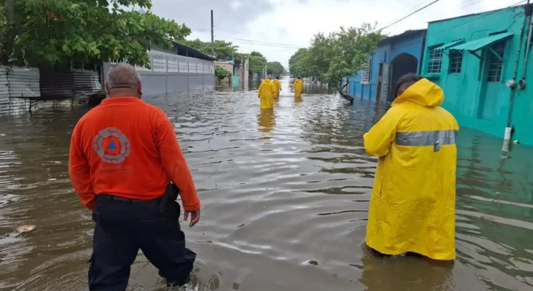 Lluvias dejan dos muertos y un desaparecido en Veracruz