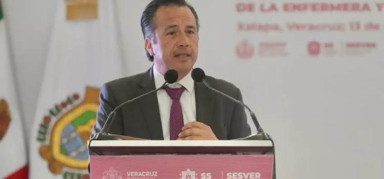 Entregan reconocimiento a Cuitláhuac García al “peor gobernador de la historia”