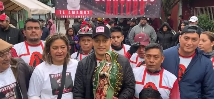 Con fiesta en Misantla reciben al marino Arturo Zacarías tras ser liberado
