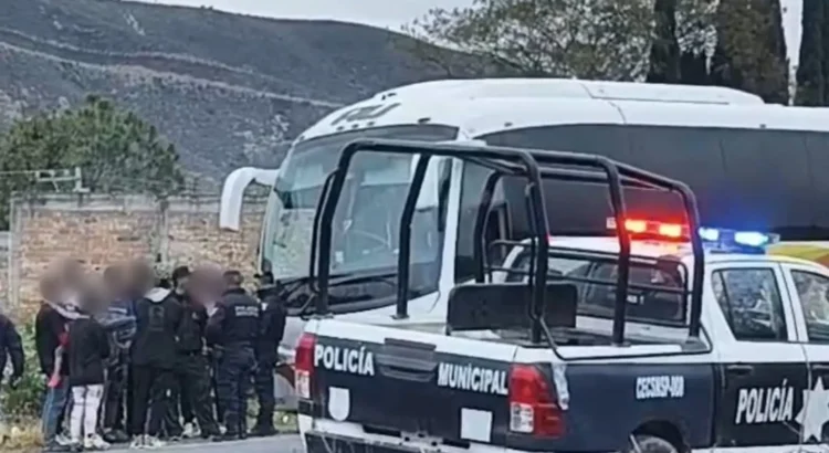 Secuestran a chofer de autobús y a tres pasajeros en la carretera Tehuacán-Orizaba