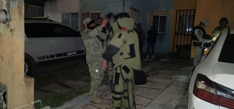 Aseguran armas, granadas y equipo táctico durante dos cateos en Veracruz