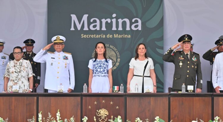 Cadetes de la Marina realizan la Jura de Bandera en Veracruz
