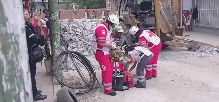 Le explota cohete en la mano a albañil durante festejo de la ‘Santa Cruz’ Le explota cohete en la mano a albañil durante festejo de la ‘Santa Cruz’