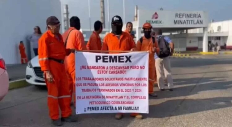 Trabajadores de empresas del sur de Veracruz reclaman adeudos millonarios a Pemex