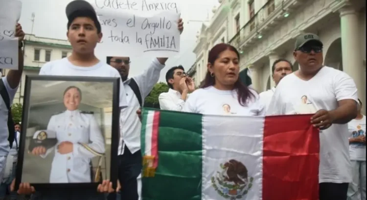 Marchan en memoria de la cadete América Sánchez quien murió en buque Cuauhtémoc