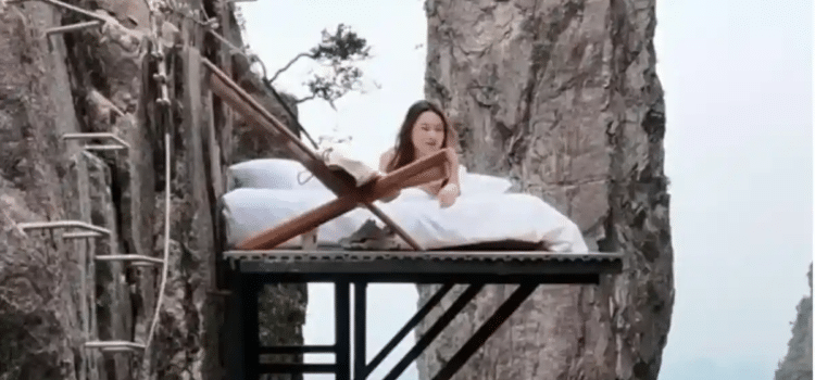 Dormir al borde del abismo: la nueva atracción turística