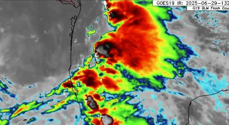 Depresión tropical evoluciona a tormenta ‘Barry’, se dirige al norte de Veracruz