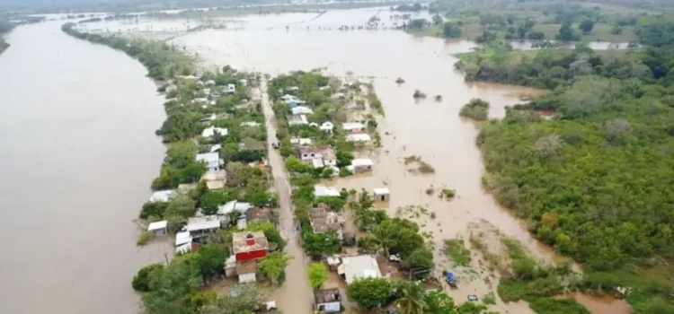 Instalan puente aéreo en Ozuluama para brindar apoyo a poblaciones incomunicadas Instalan puente aéreo en Ozuluama para brindar apoyo a poblaciones incomunicadas