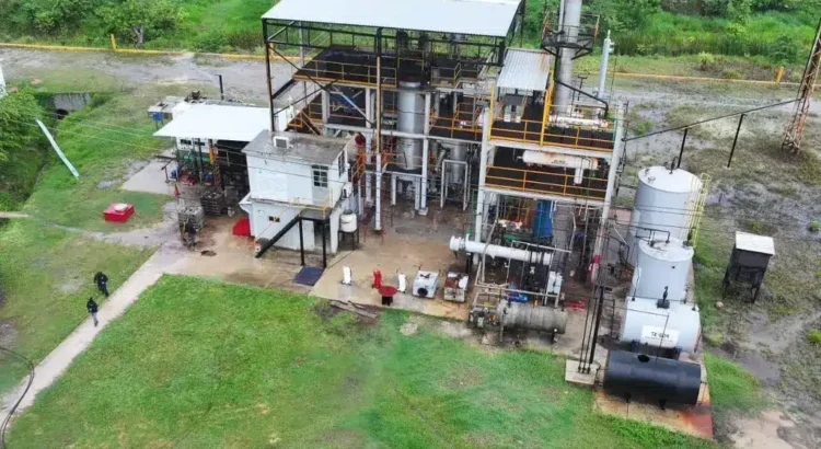 Encuentran ‘mini refinería’ clandestina en Coatzacoalcos: aseguran 500 mil litros de hidrocarburo