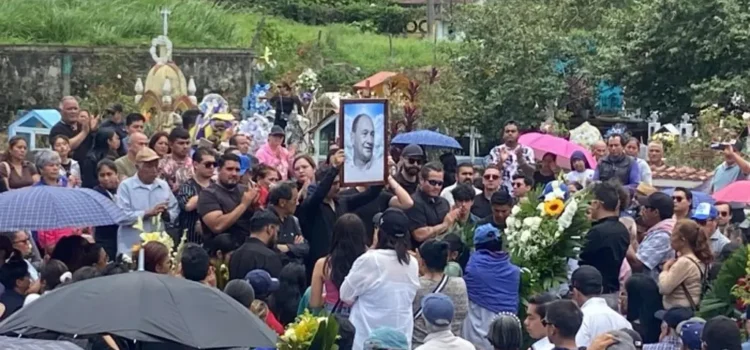 Despiden con porras y aplausos a Arnulfo Rodríguez, fallecido alcalde electo de Banderilla Despiden con porras y aplausos a Arnulfo Rodríguez, fallecido alcalde electo de Banderilla