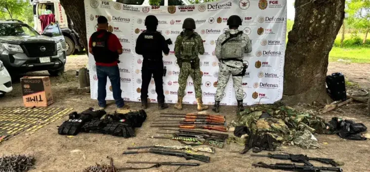 Aseguran arsenal, varios carros y una casa en La Mixtequilla Aseguran arsenal, varios carros y una casa en La Mixtequilla
