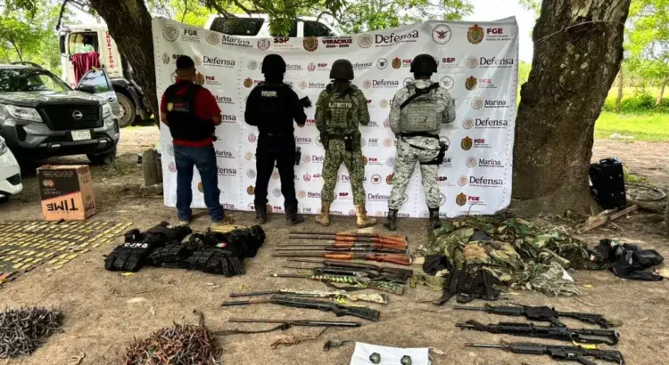 Aseguran arsenal, varios carros y una casa en La Mixtequilla