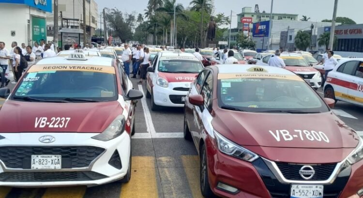 Taxistas de Veracruz exigen ajuste de tarifas y mayor seguridad
