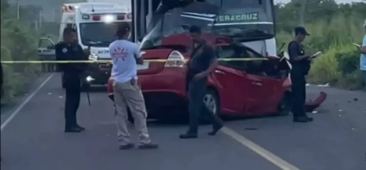 Dan último adiós a familia fallecida en accidente en carretera Alvarado – Paso del Toro