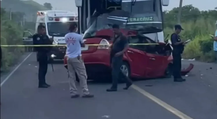 Dan último adiós a familia fallecida en accidente en carretera Alvarado – Paso del Toro