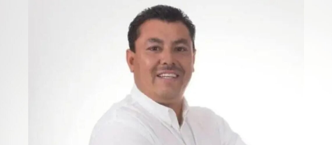 Asesinan a exalcalde de Las Minas, Veracruz, y a su hijo en ataque armado Asesinan a exalcalde de Las Minas, Veracruz, y a su hijo en ataque armado